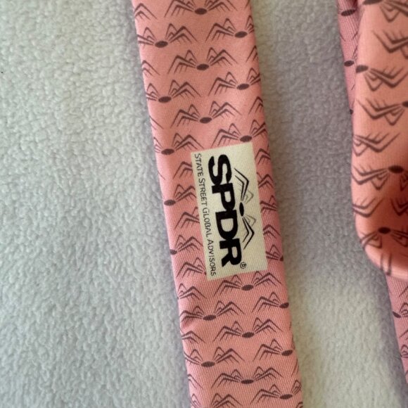 Vineyard Vines Custom Collection Silk Tie Spider Graphic Pink 4" NWT Career - Picture 5 of 7